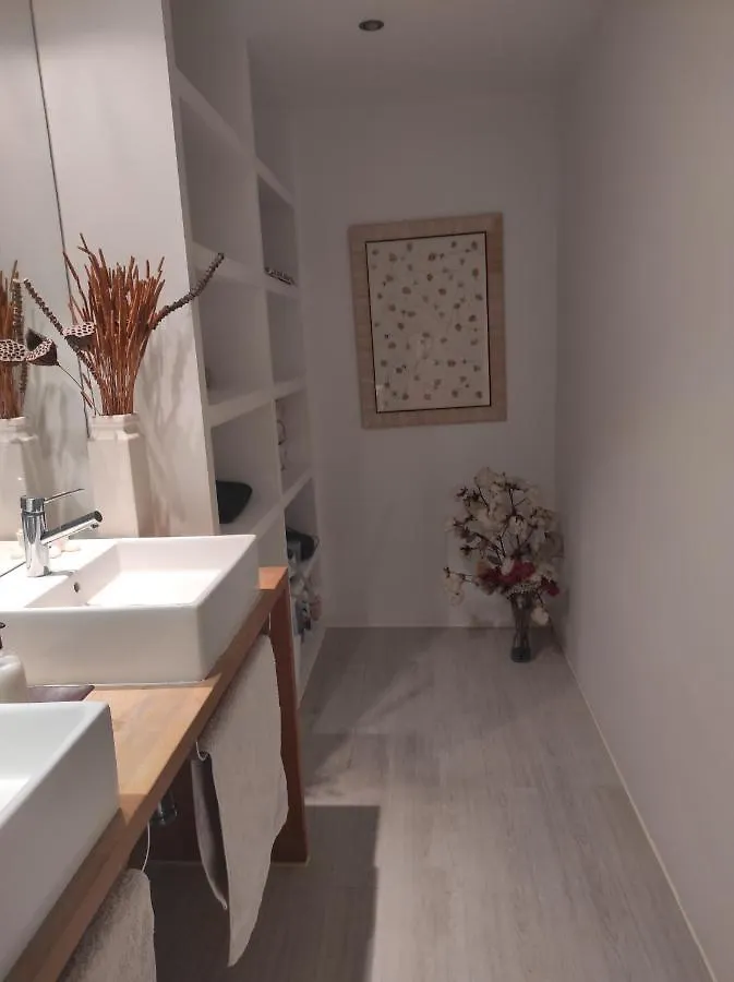 Habitacion Y Bano En Planta Independiente En Centro De Sevilla Habitación en casa particular